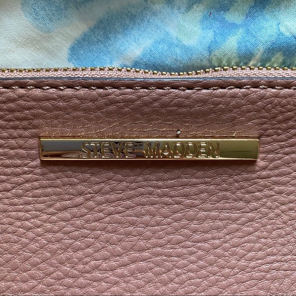 Steve Madden wallet w/ wristlet - Picture 2 of 3